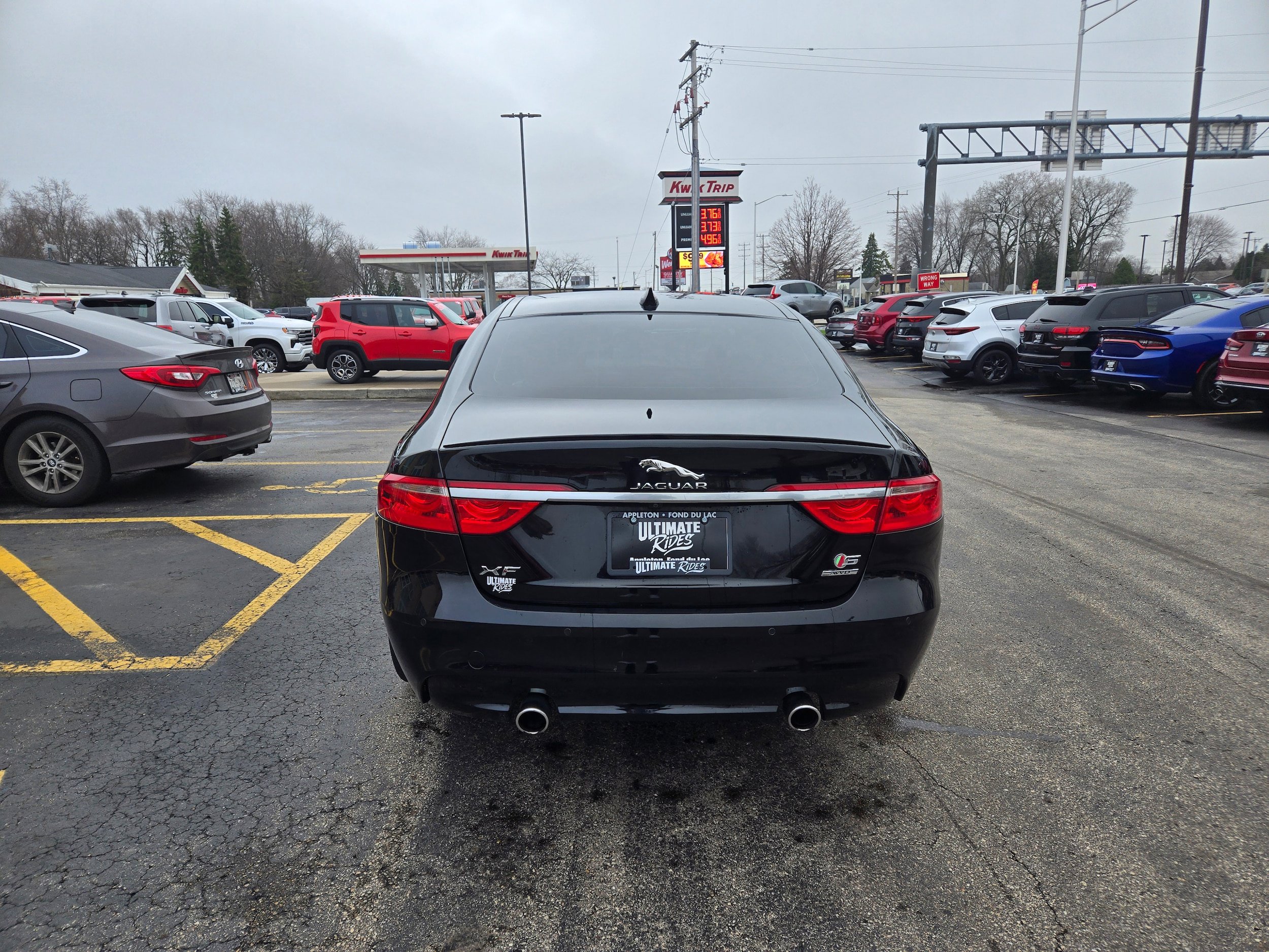 Used 2017 Jaguar XF S AWD/4WD image 10