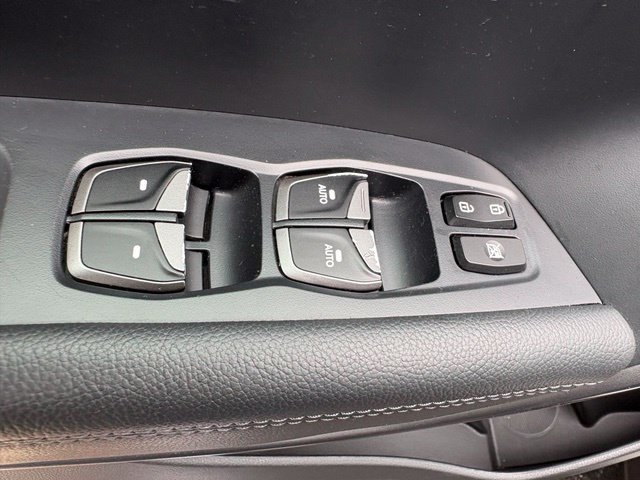 Used 2017 Hyundai Santa Fe Sport AWD/4WD image 17