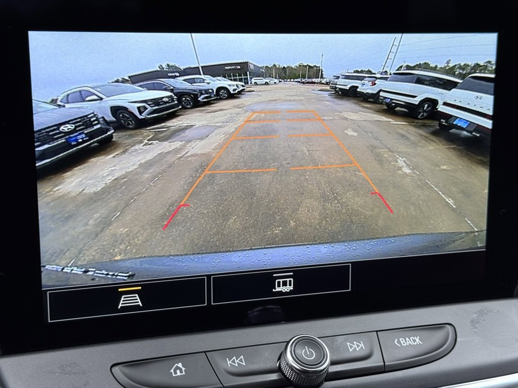 Used 2025 Chevrolet Blazer LT image 3