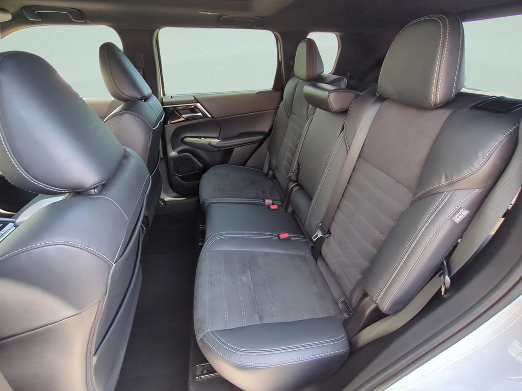 Used 2022 Mitsubishi Outlander SEL Black Edition image 13