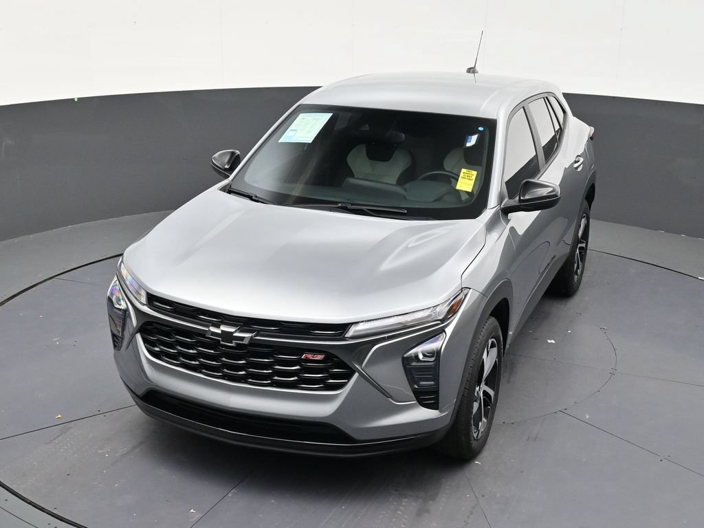 Used 2025 Chevrolet Trax RS FWD image 19