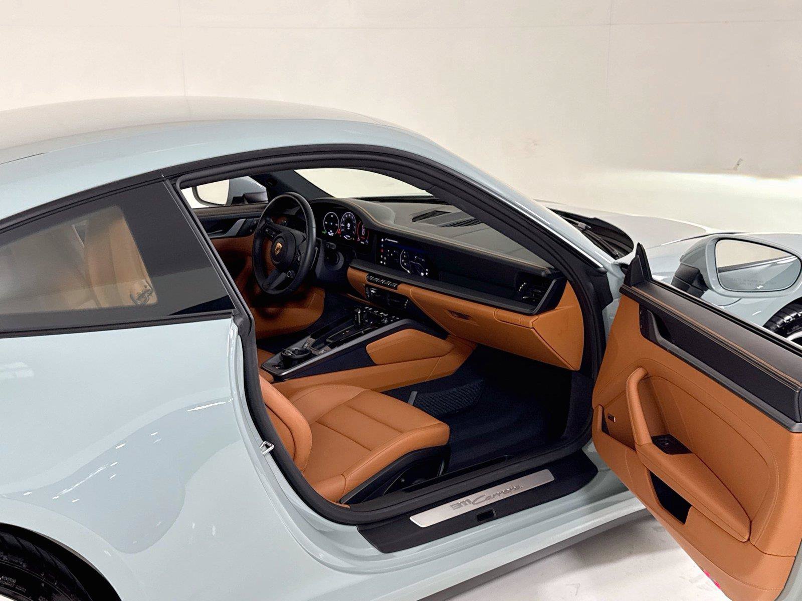 Used 2025 Porsche 911 Carrera RWD image 27