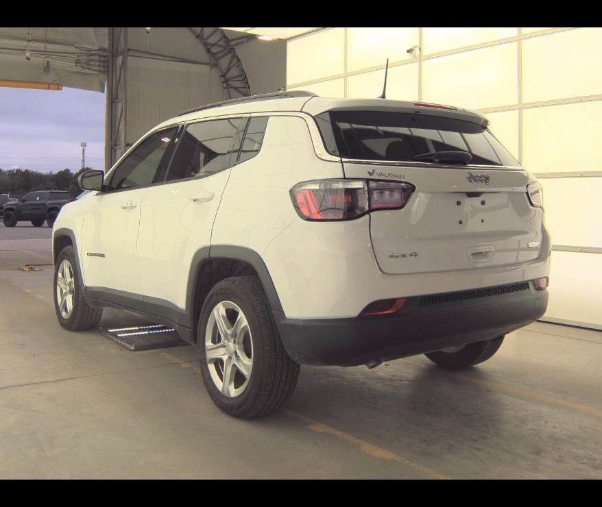 Used 2023 Jeep Compass Latitude AWD/4WD image 11