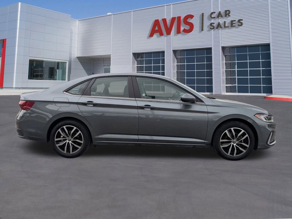 Used 2025 Volkswagen Jetta SE image 7