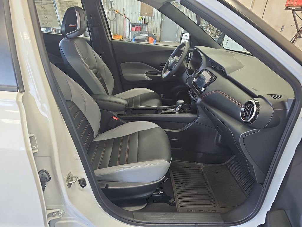 Used 2022 Nissan Kicks SR w/ Premium Package FWD image 10