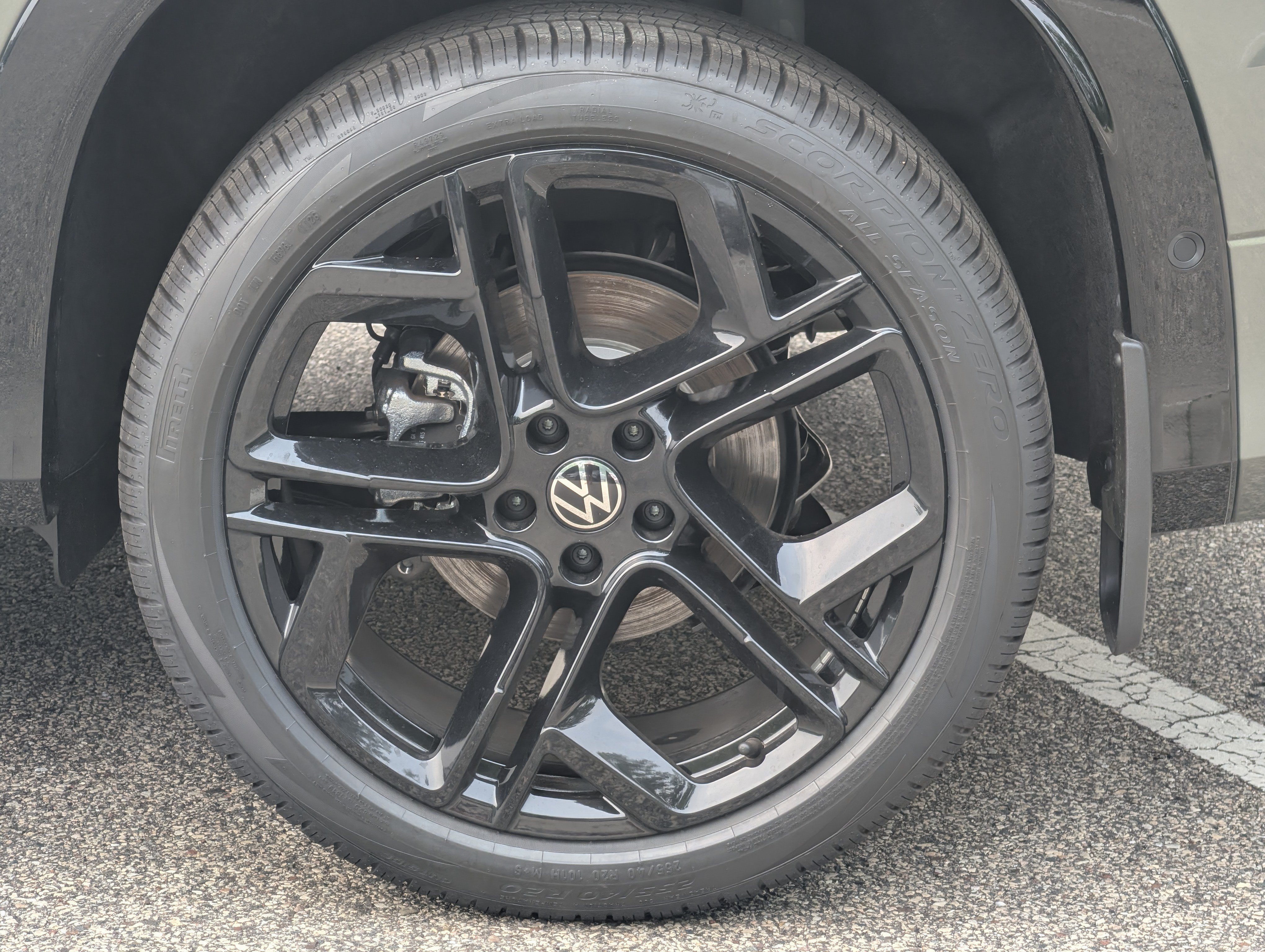 New 2026 Volkswagen Tiguan SE R-Line AWD/4WD image 3