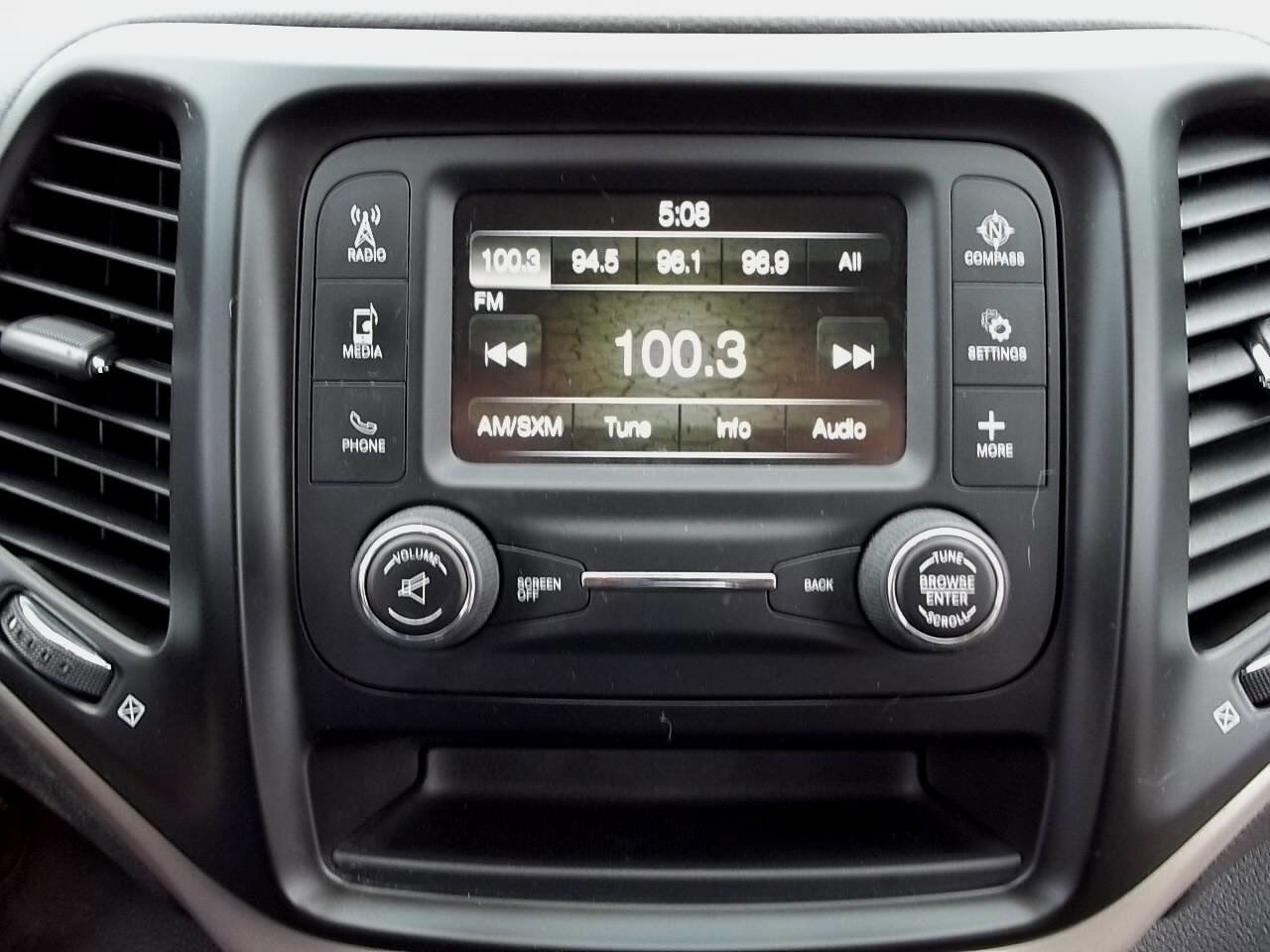 Used 2017 Jeep Cherokee Sport image 23