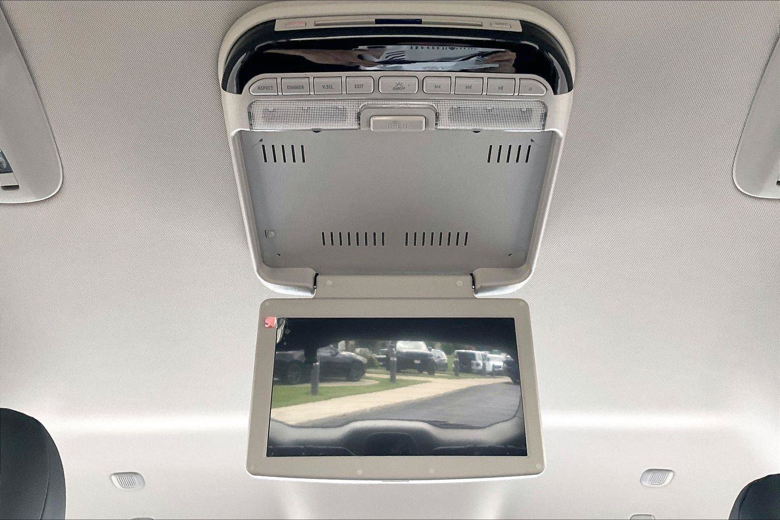 Used 2019 Chrysler Pacifica Touring-L w/ Tire & Wheel Group FWD image 33