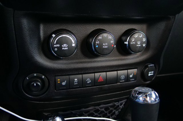 Used 2016 Jeep Wrangler Unlimited Rubicon w/ Connectivity Group image 24