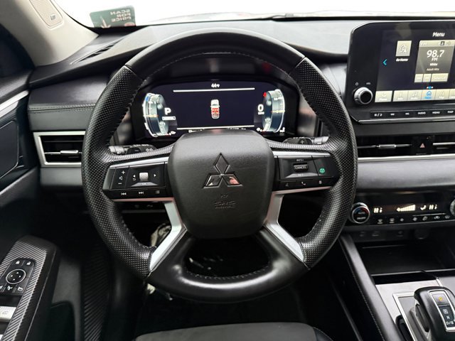 Used 2024 Mitsubishi Outlander SE image 14