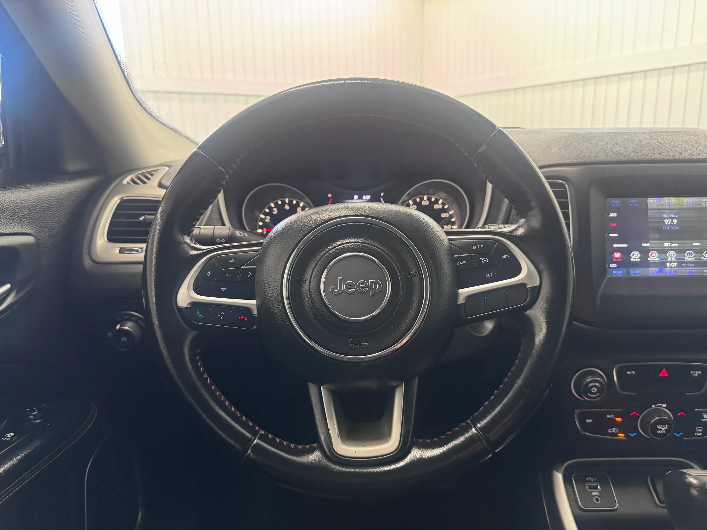Used 2019 Jeep Compass Latitude FWD image 19