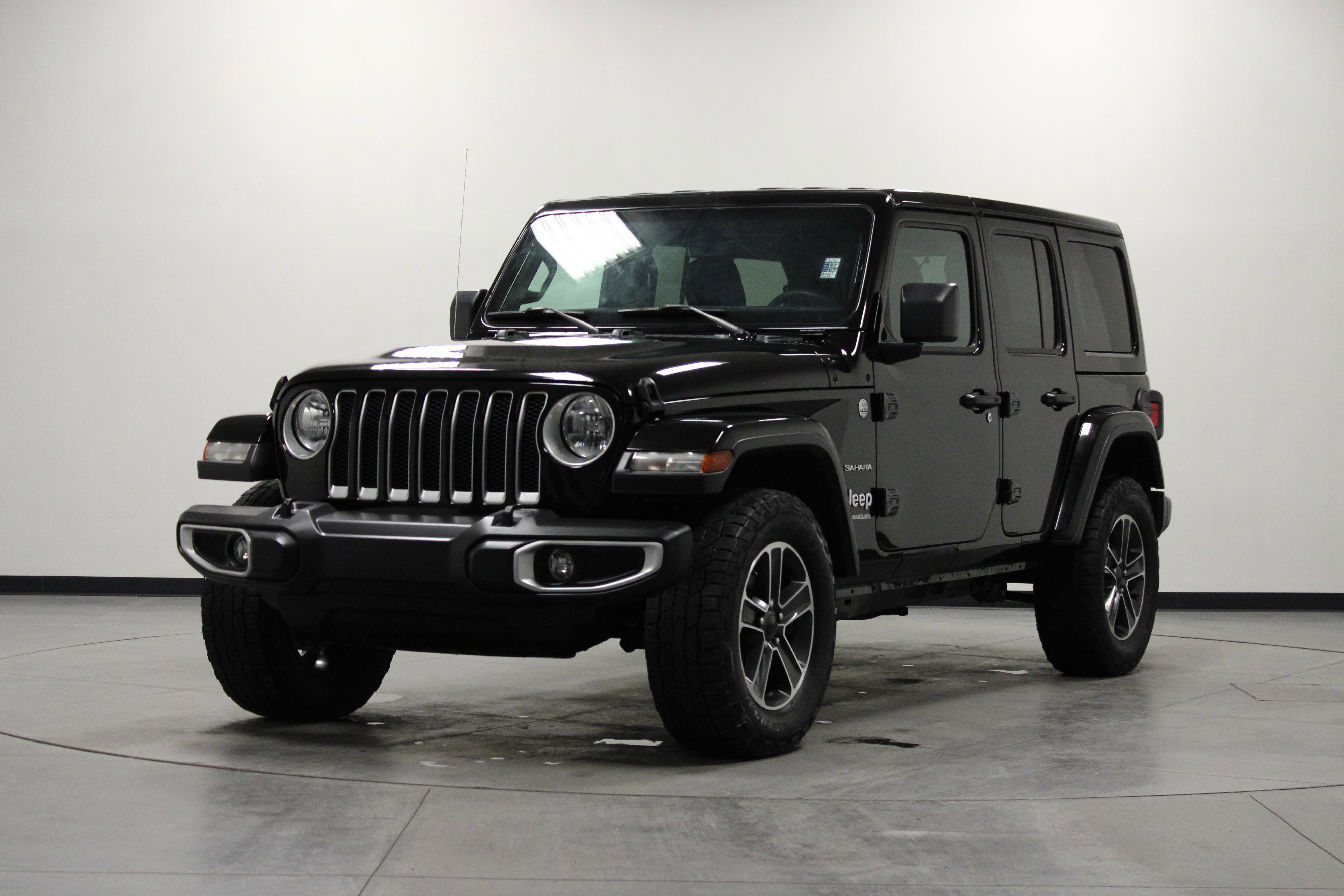 Used 2023 Jeep Wrangler Sahara AWD/4WD image 9