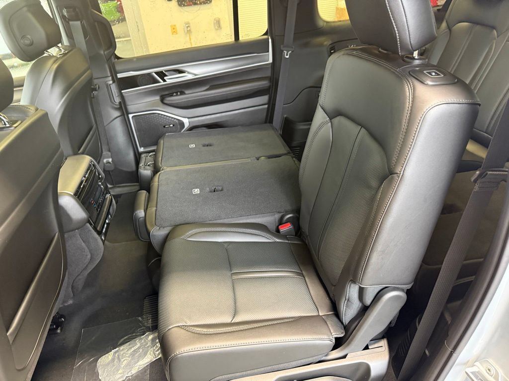 New 2026 Jeep Grand Wagoneer L 4WD w/ Premium Group I image 44