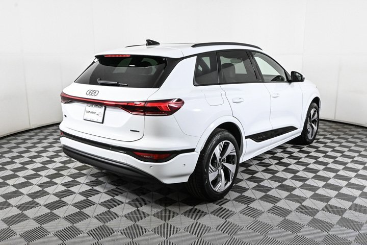 New 2025 Audi Q6 e-tron Premium image 3