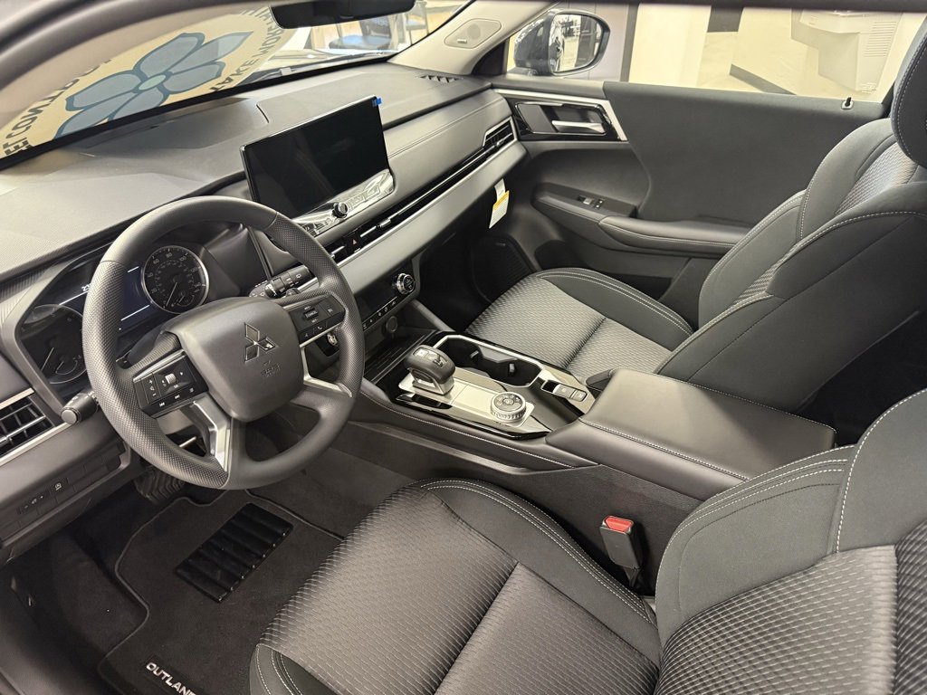 New 2026 Mitsubishi Outlander ES image 13