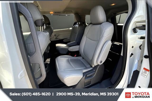 Used 2022 Toyota Sienna XLE image 19