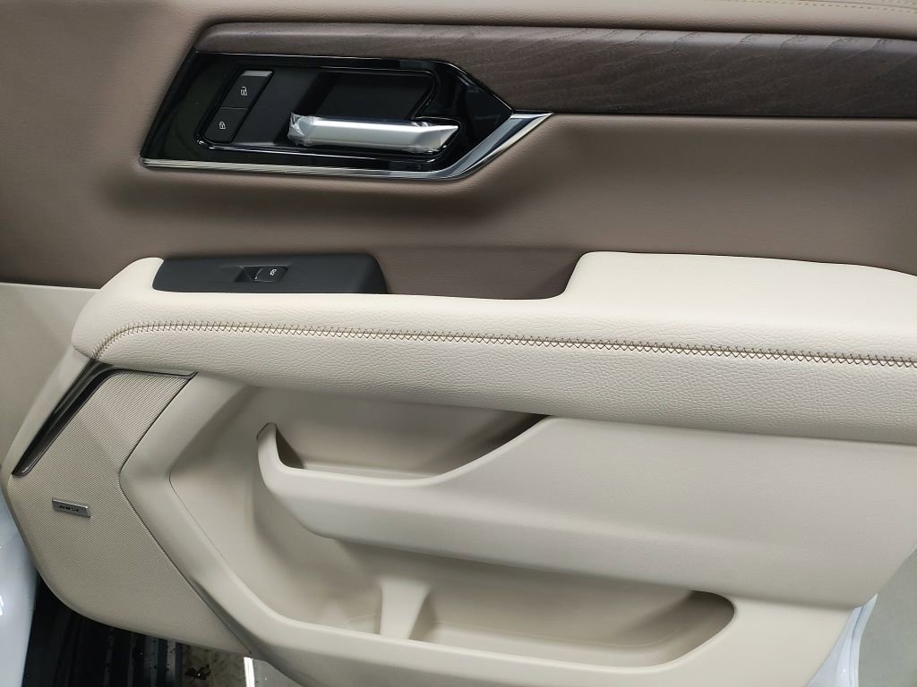 New 2026 GMC Yukon XL Denali w/ Sun & Power Step Package image 9