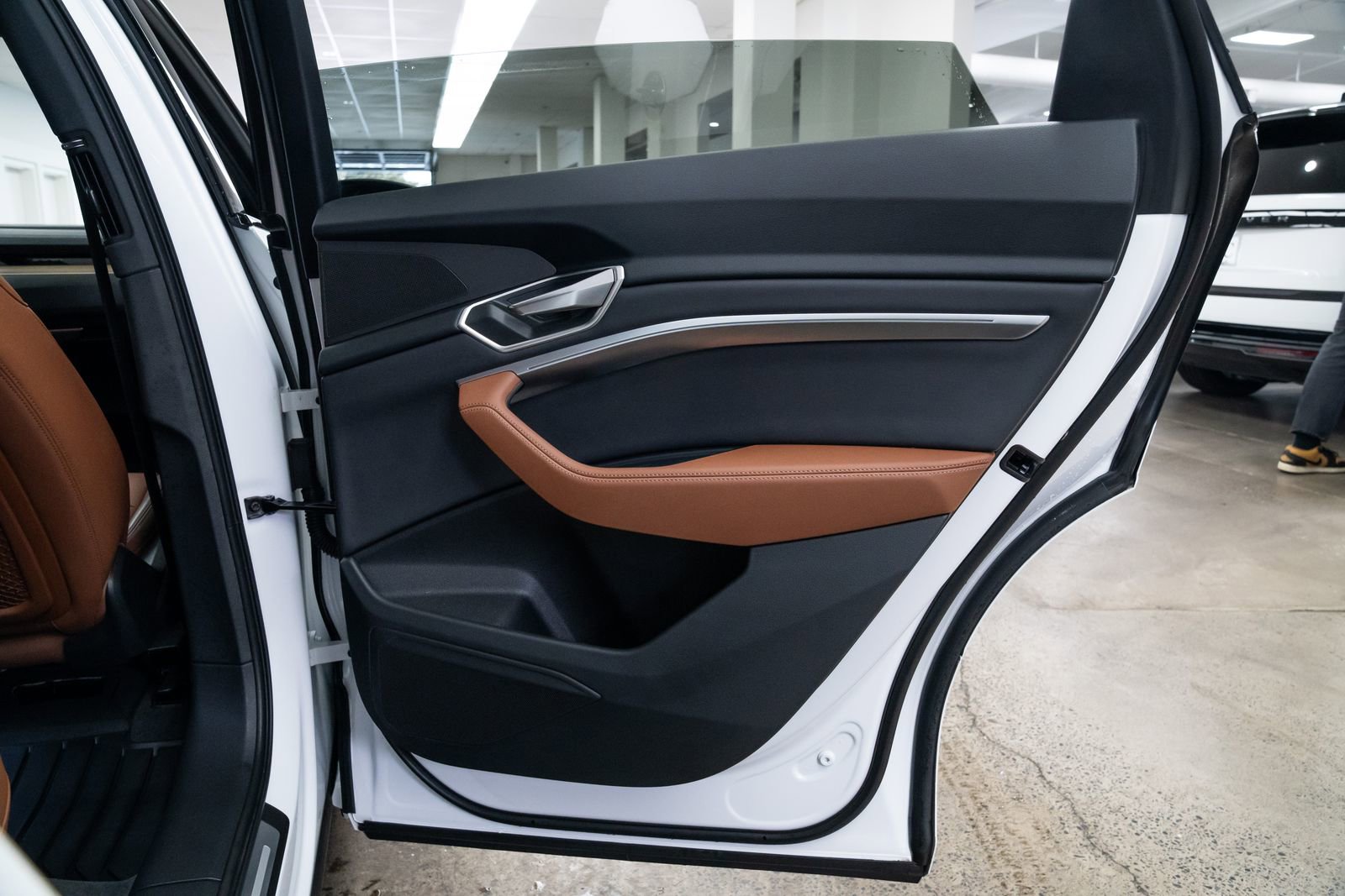 Used 2024 Audi Q8 e-tron Premium image 20