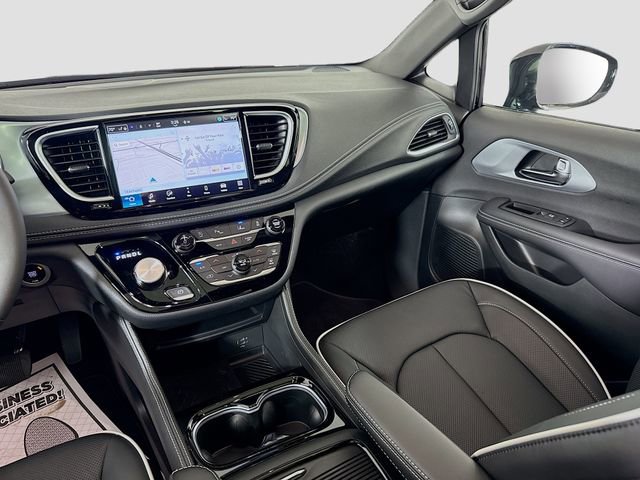 New 2026 Chrysler Pacifica Limited w/ S Appearance Package AWD/4WD image 24