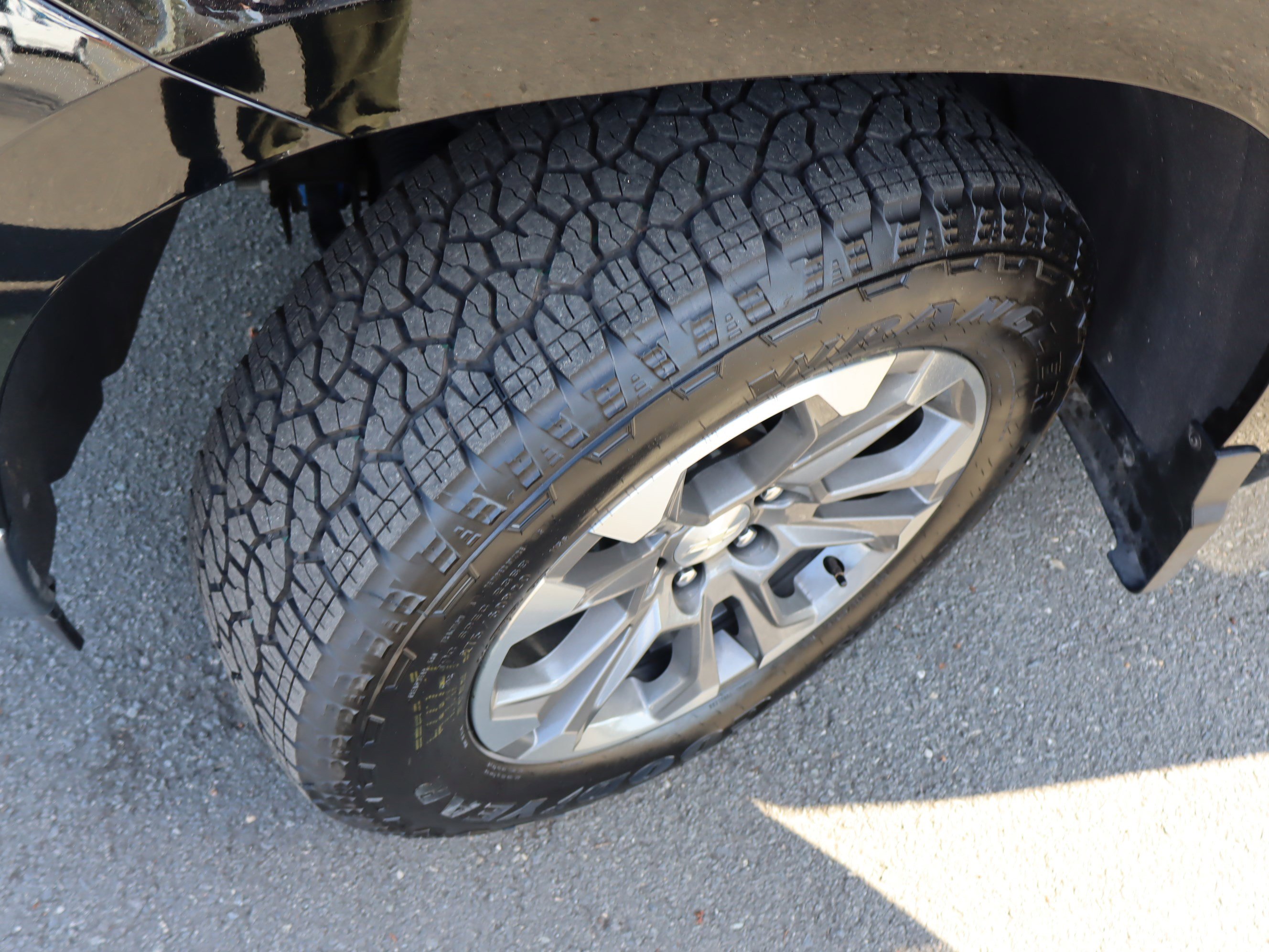 Certified 2025 Chevrolet Silverado 1500 LTZ w/ LTZ Premium Package image 40