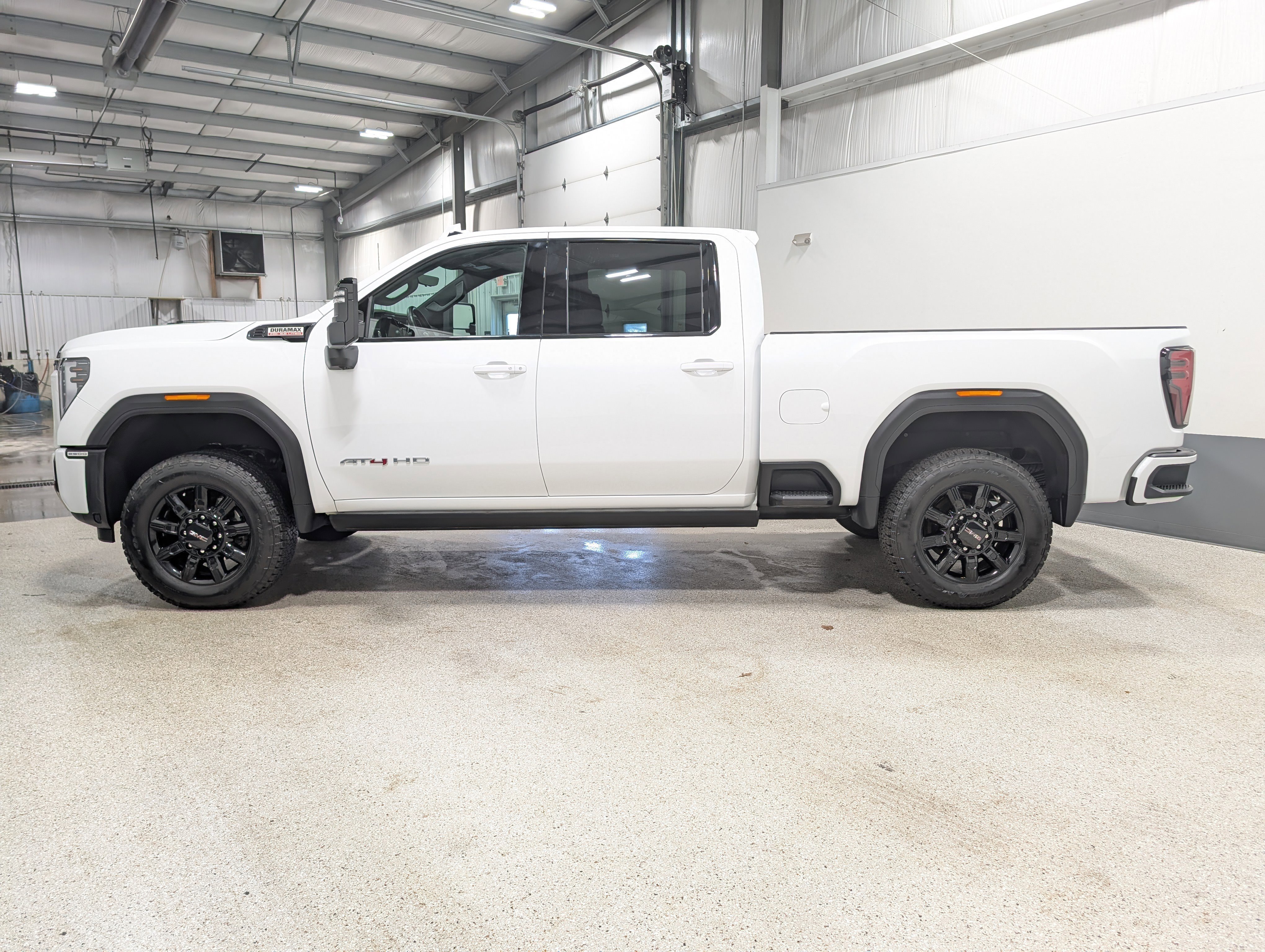 Used 2025 GMC Sierra 2500 AT4 w/ AT4 Premium Plus Package image 6