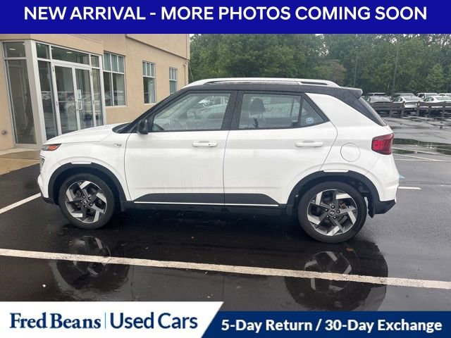 Used 2023 Hyundai Venue Limited FWD image 7