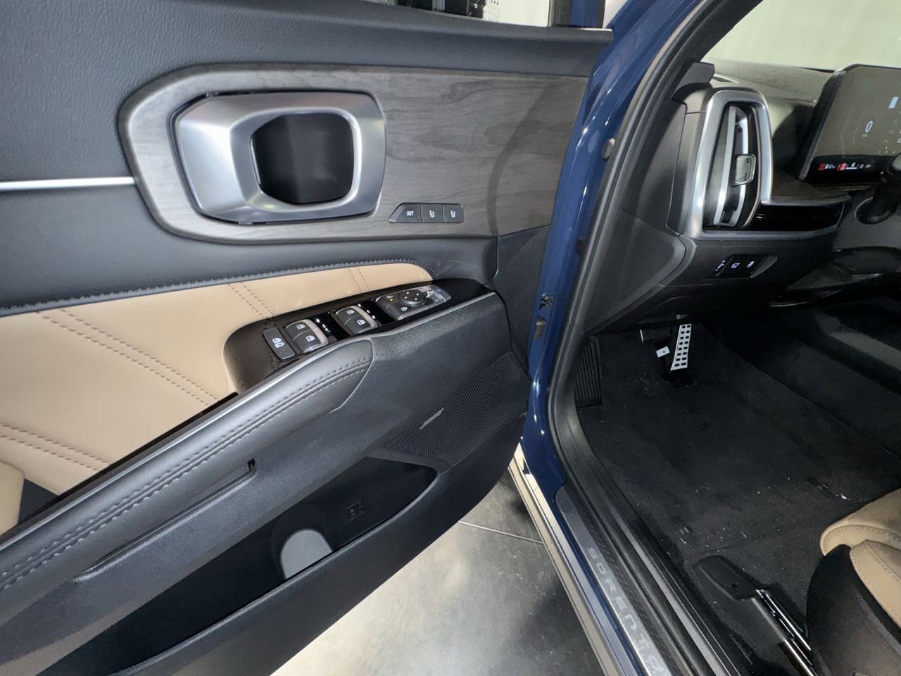 New 2025 Kia Sorento SX Prestige image 17