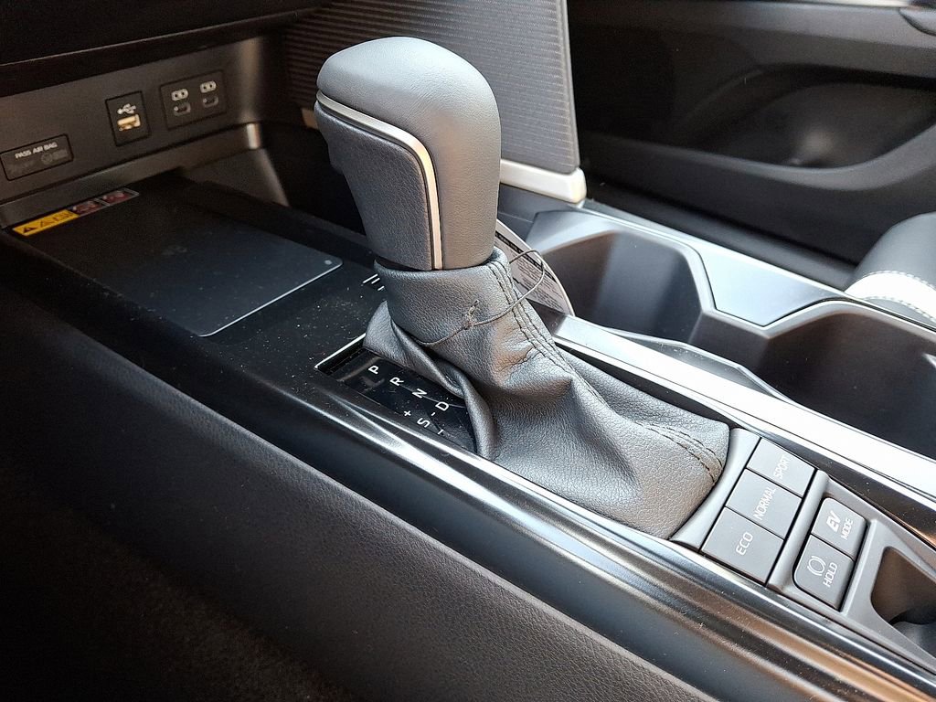 New 2026 Toyota Camry Hybrid FWD image 9