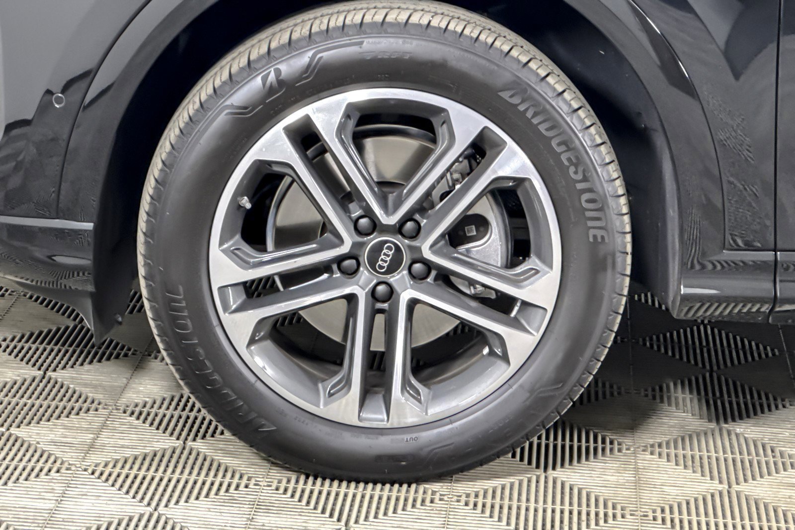 Used 2025 Audi Q5 Premium w/ 19" Wheel Package image 26