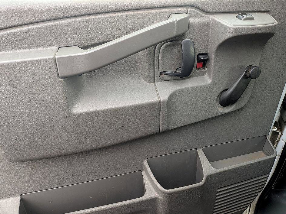 Used 2018 GMC Savana 3500 Extended w/ Driver Convenience Package image 12