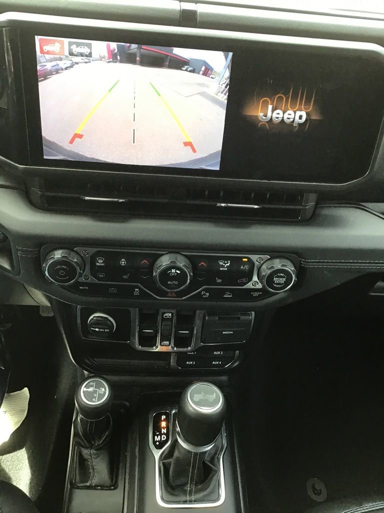 Used 2024 Jeep Wrangler High Altitude AWD/4WD image 9