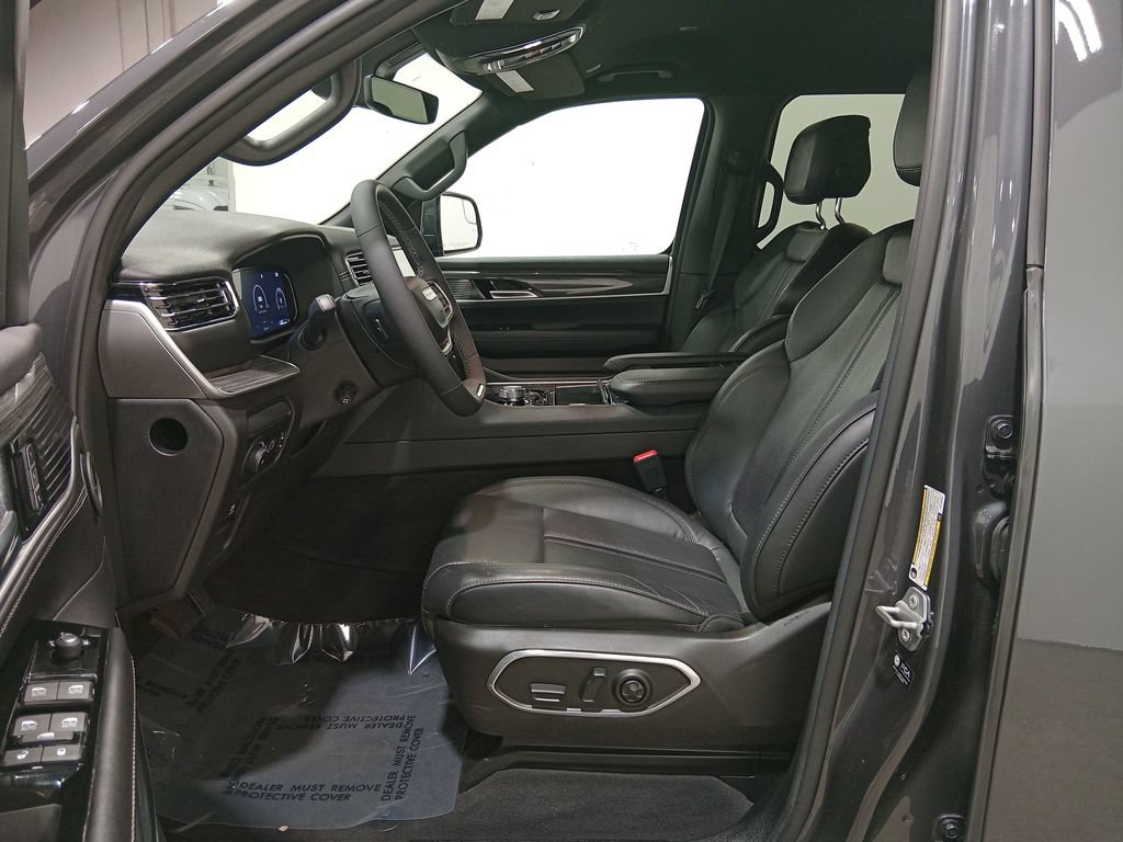 Used 2022 Jeep Wagoneer Series III AWD/4WD image 17