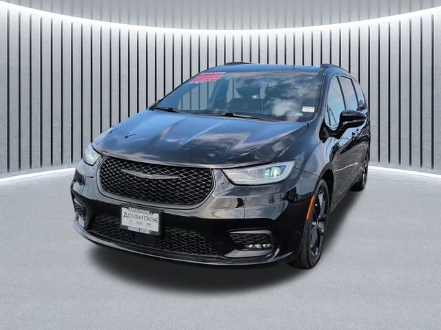Used 2025 Chrysler Pacifica Limited FWD image 13