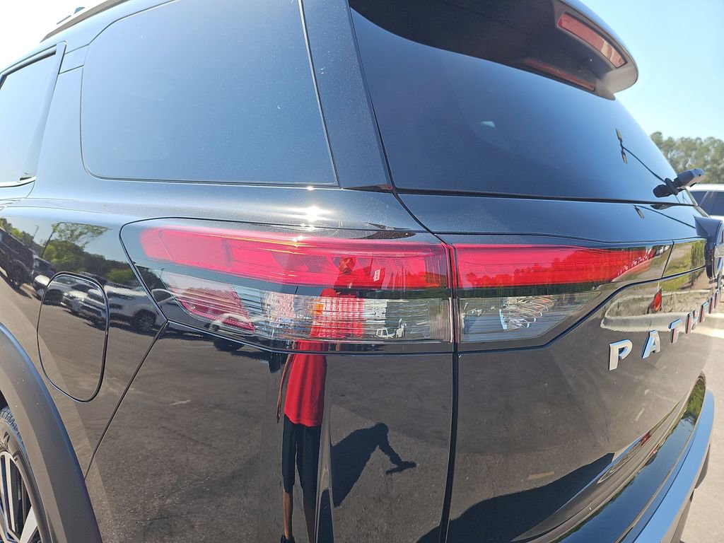 Used 2024 Nissan Pathfinder Platinum w/ Cargo Package FWD image 40