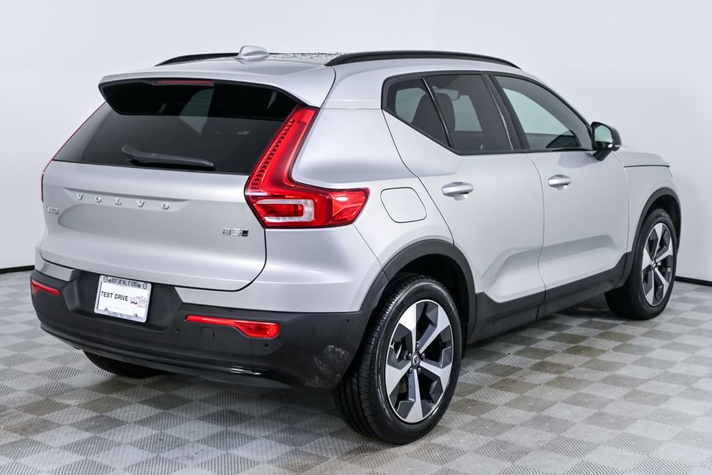 Certified 2025 Volvo XC40 B5 Plus image 29