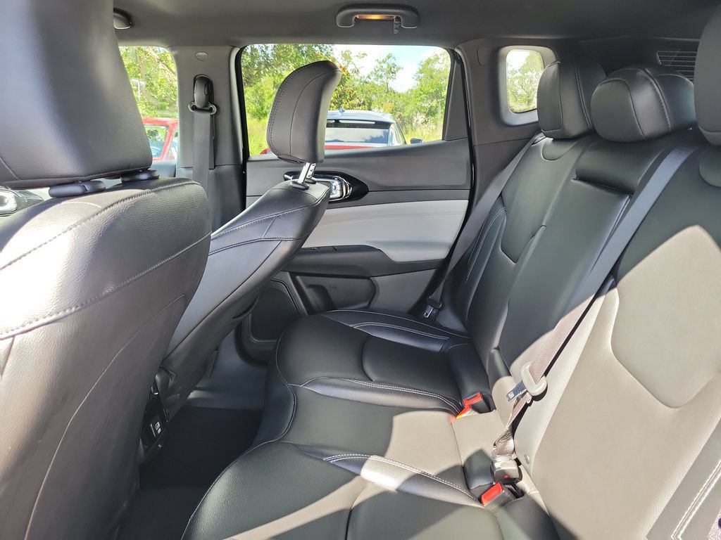 Used 2025 Jeep Compass Limited AWD/4WD image 25