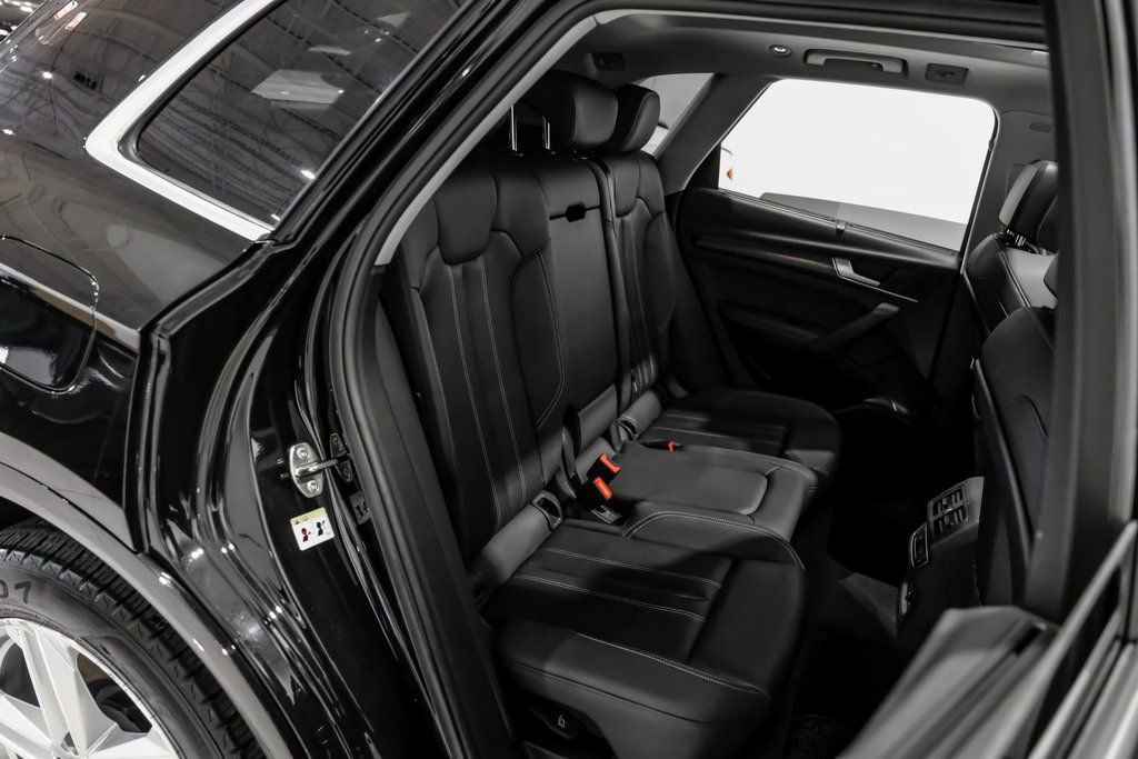 Used 2024 Audi Q5 e Prestige w/ Prestige Package image 39