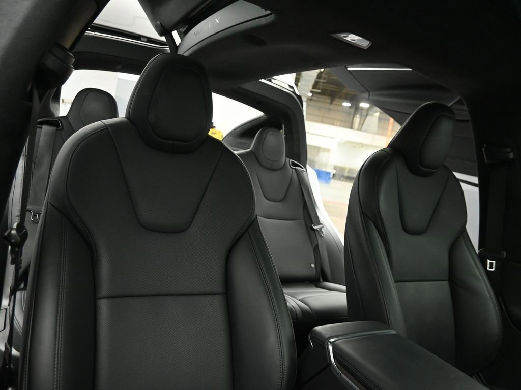 Used 2022 Tesla Model X image 25