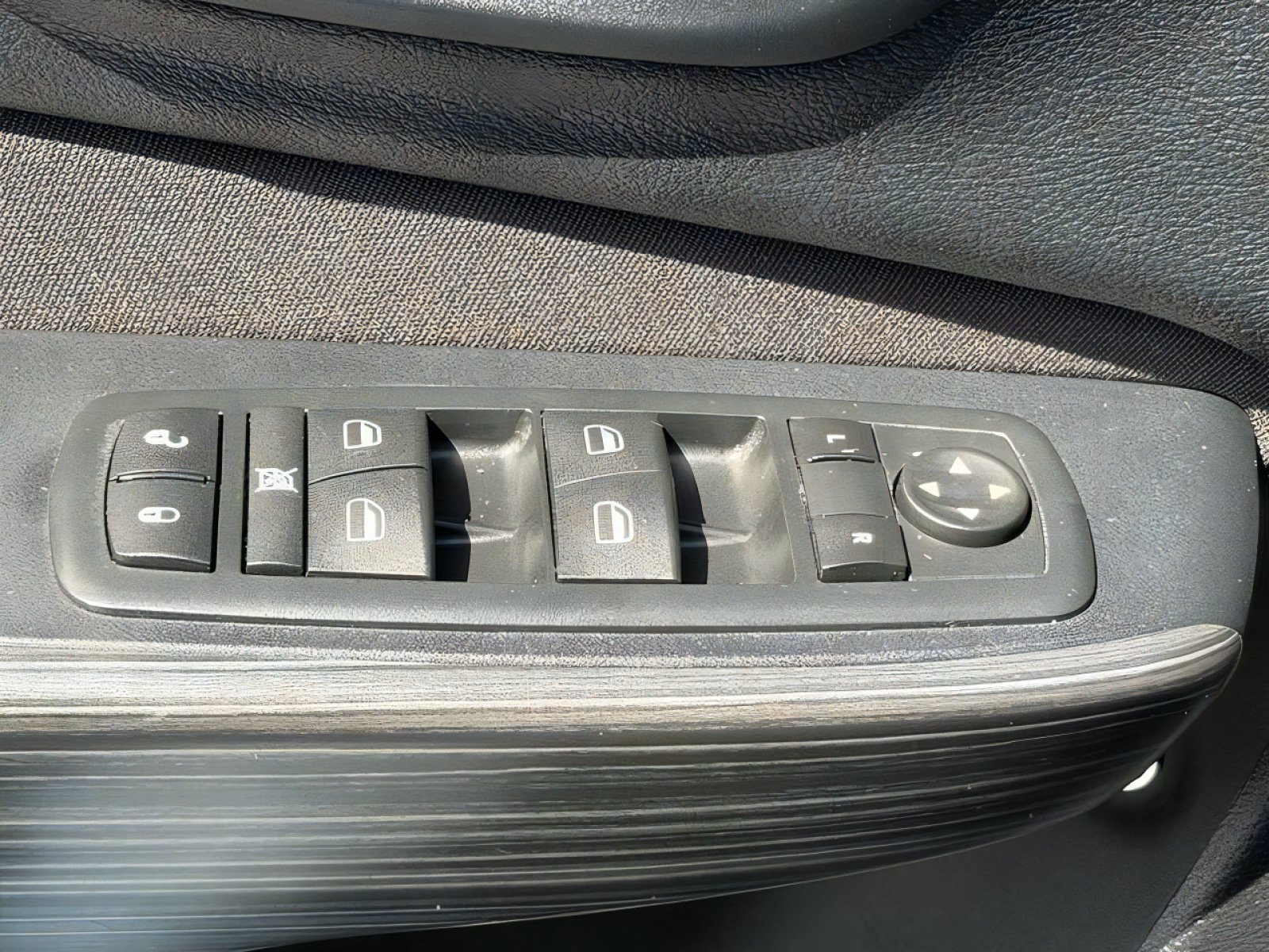 Used 2016 Jeep Cherokee Sport FWD image 15