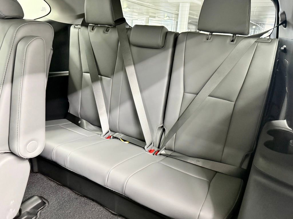 Used 2026 Toyota Highlander Platinum image 37