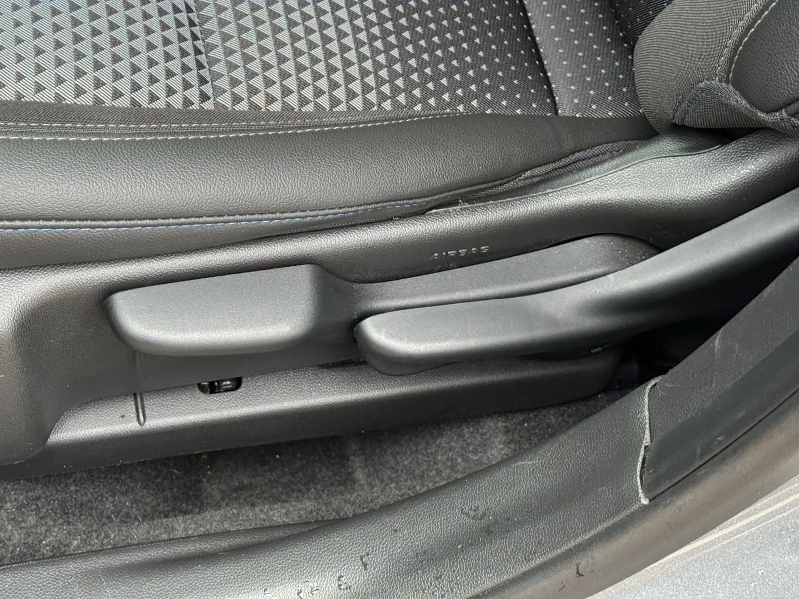 Used 2025 Chevrolet Trax LT FWD image 22