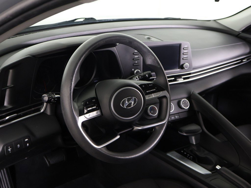Used 2021 Hyundai Elantra SE image 32