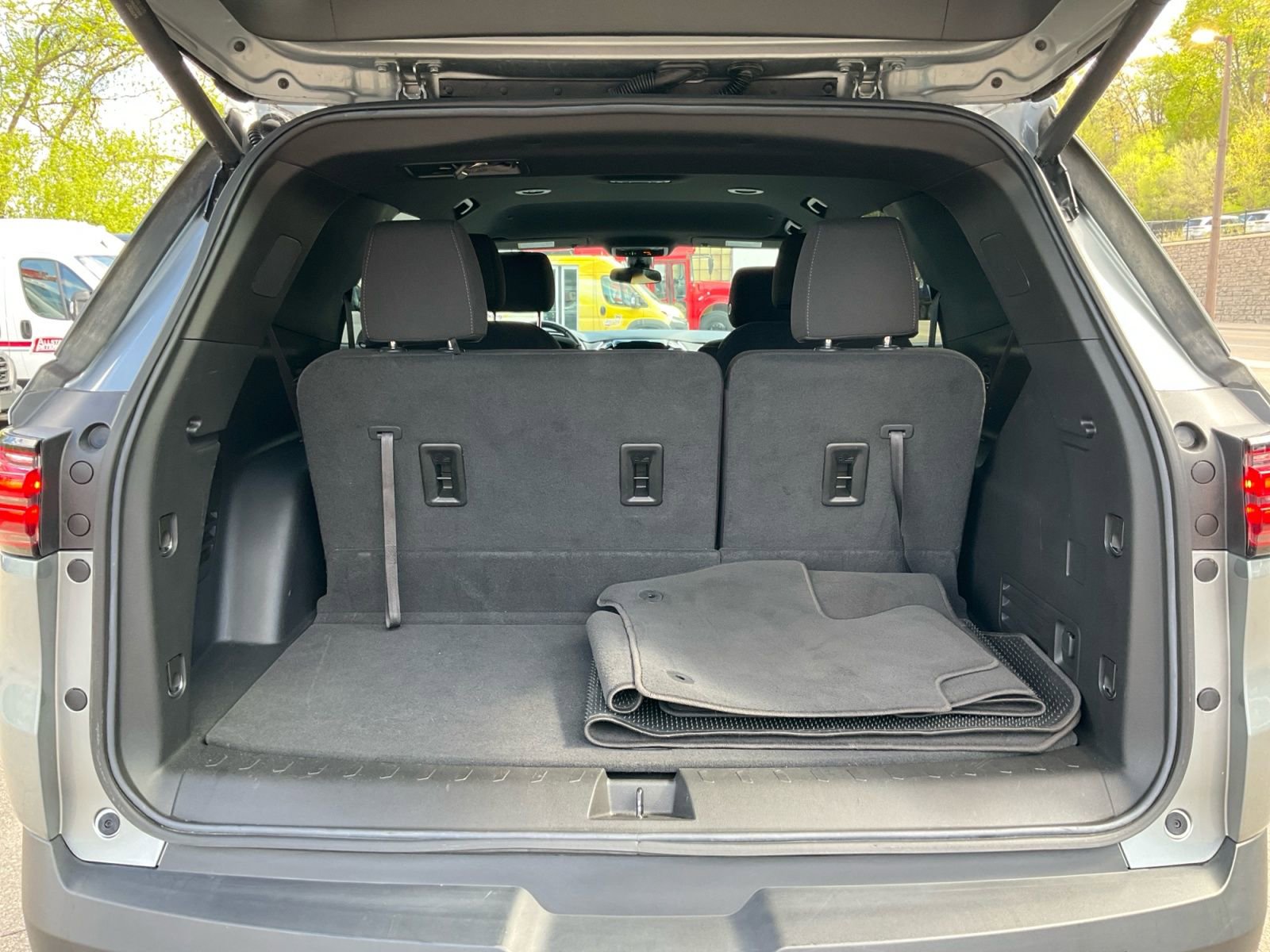 Used 2023 Chevrolet Traverse LT FWD image 27