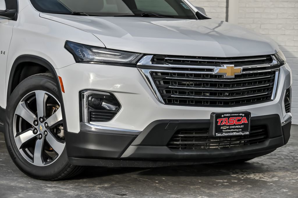 Used 2023 Chevrolet Traverse LT w/ LT Premium Package AWD/4WD image 3