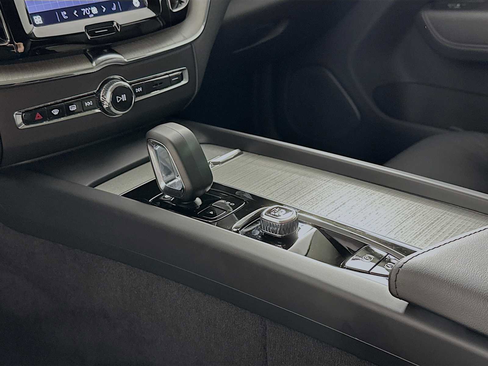 Used 2025 Volvo XC60 T8 Plus w/ Protection Package Premier image 16