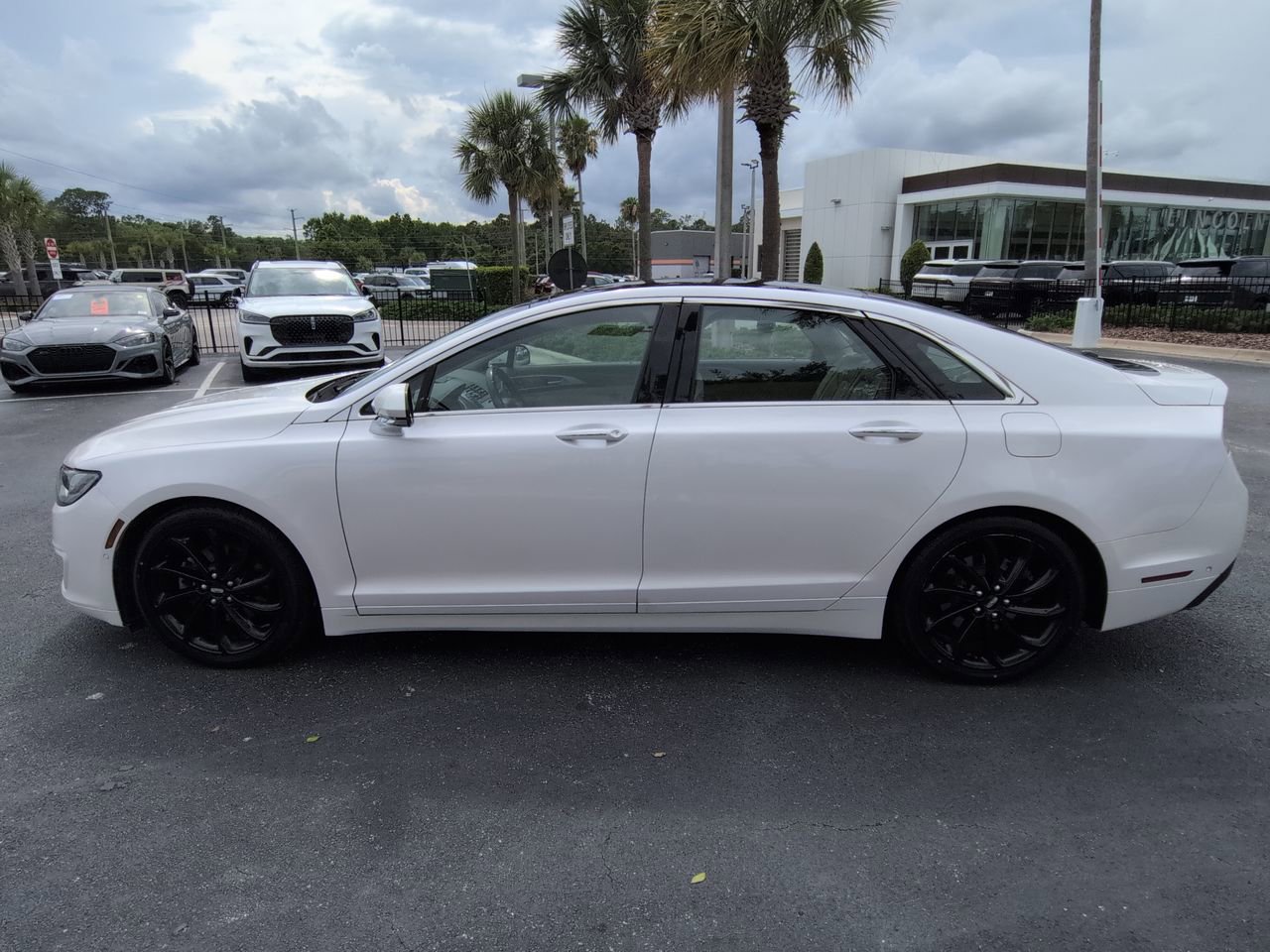Certified 2020 Lincoln MKZ Reserve w/ Monochromatic Package AWD/4WD image 7