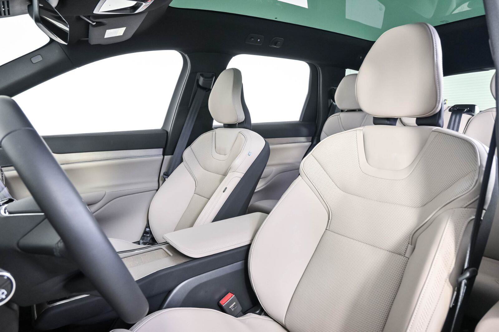 Certified 2025 Volvo EX90 Ultra AWD/4WD image 6