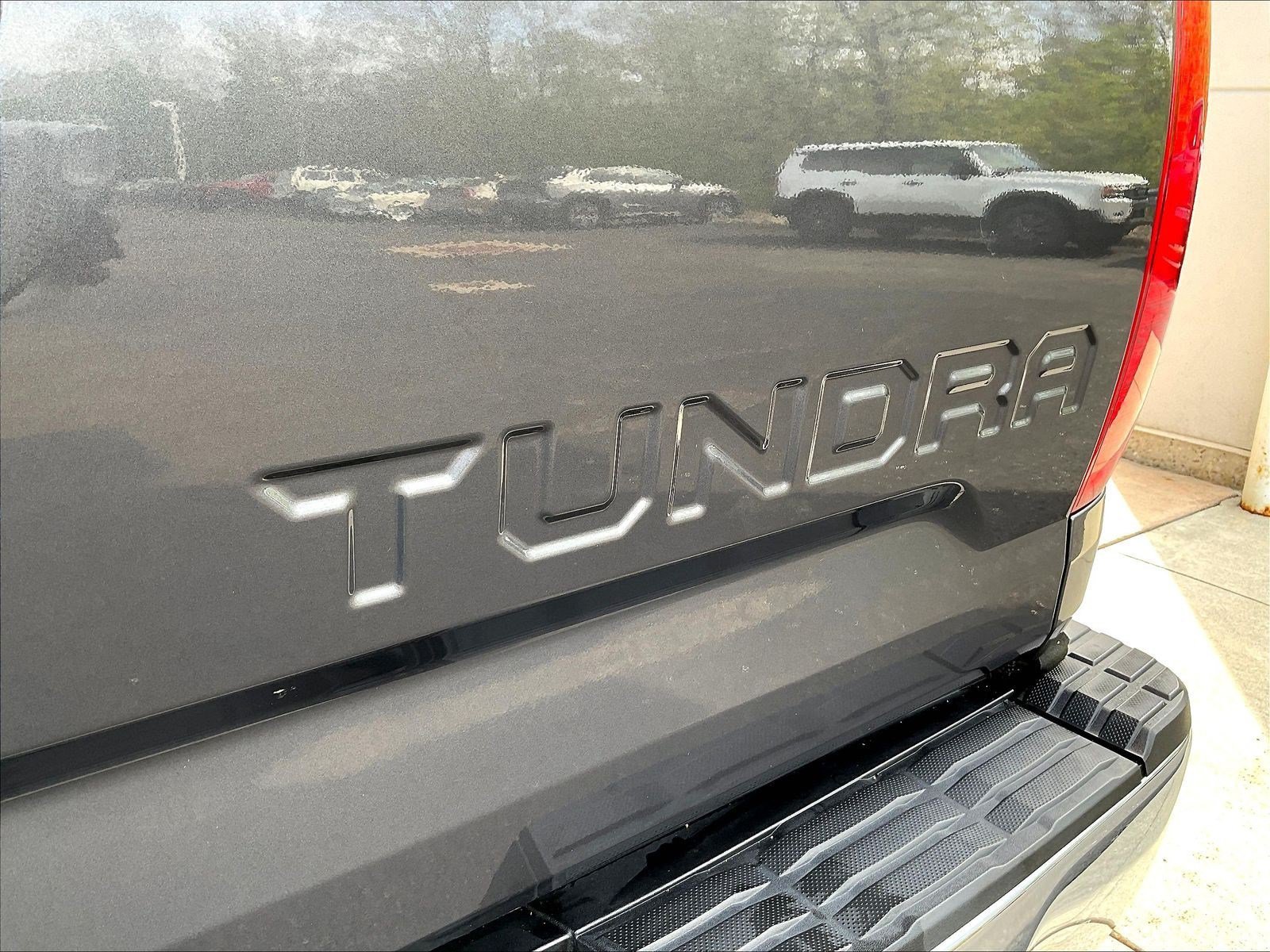 Used 2020 Toyota Tundra SR5 w/ SR5 Upgrade Package AWD/4WD image 25