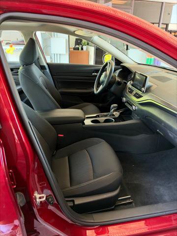 Used 2024 Nissan Altima 2.5 SV FWD image 13