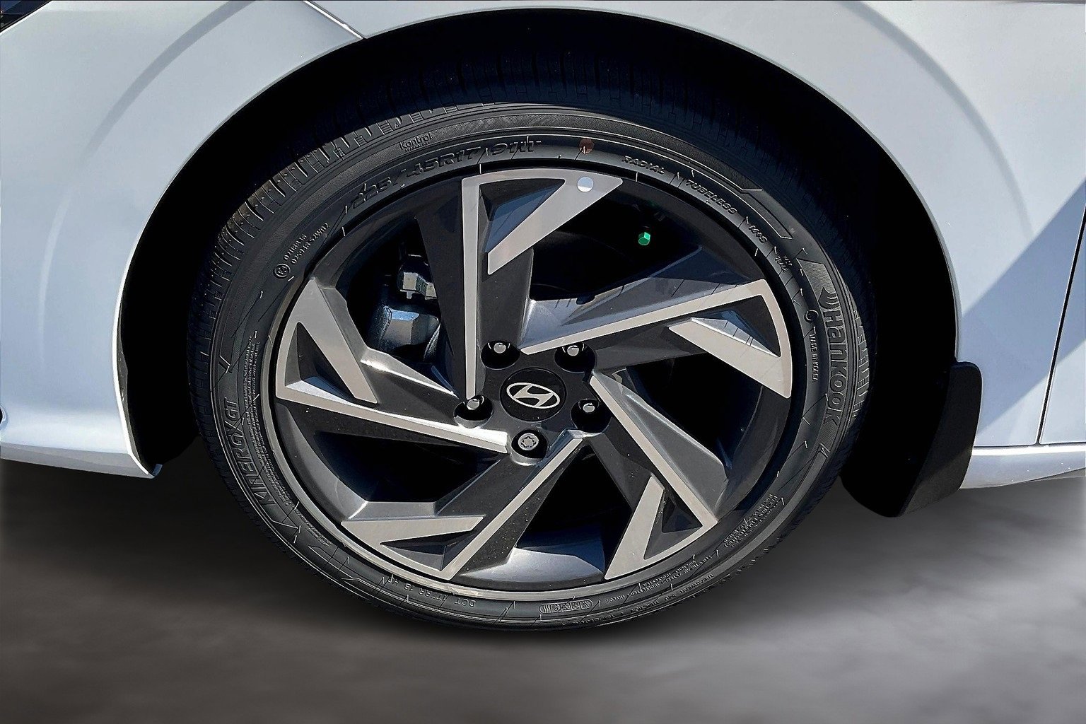 New 2025 Hyundai Elantra SEL image 13